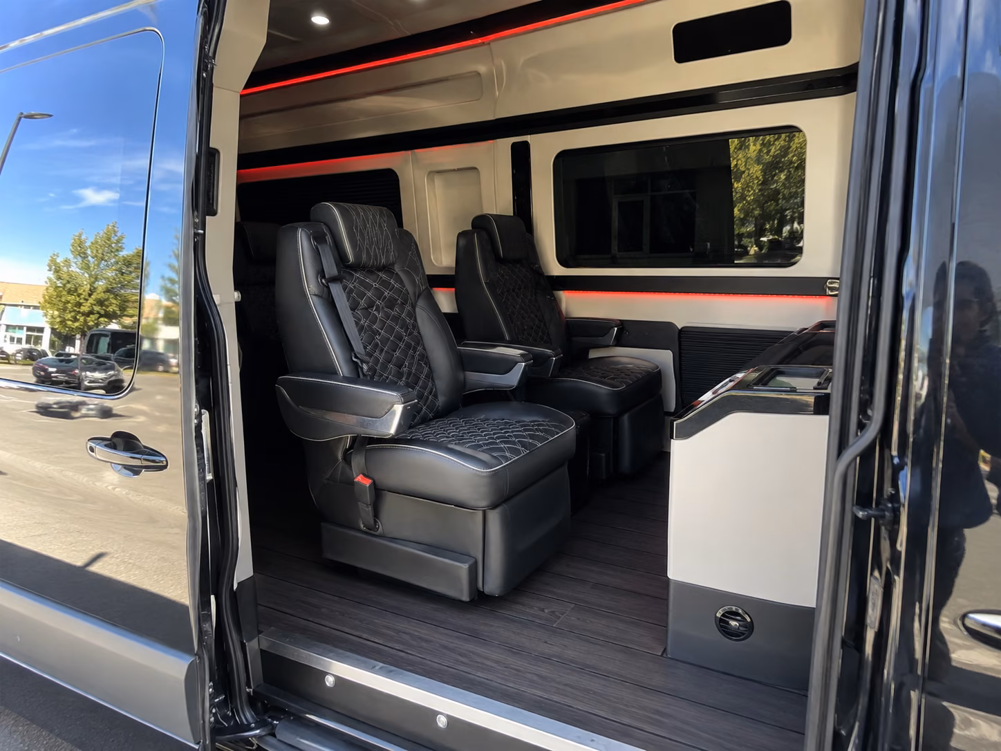 find the perfect transportation for your next airport transfer 3